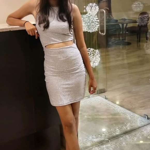 H&M Partywear Dress One Time Use Only - Picture 2 of 6